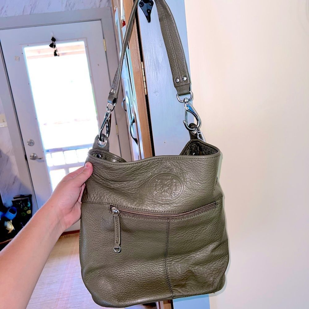 ✨STONE MOUNTAIN✨ Sage green leather shoulder bag